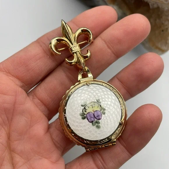 Coro Pegasus locket brooch 🔥 - Picture 7 of 8